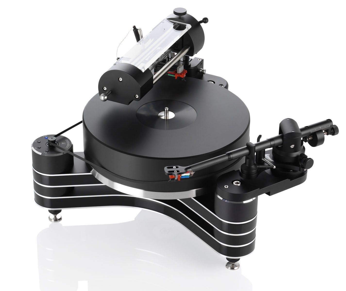 Clearaudio Innovation Plattenspieler in Schwarz, ausgestattet mit zwei verschiedenen Tonarmen auf separaten Montagebasen.