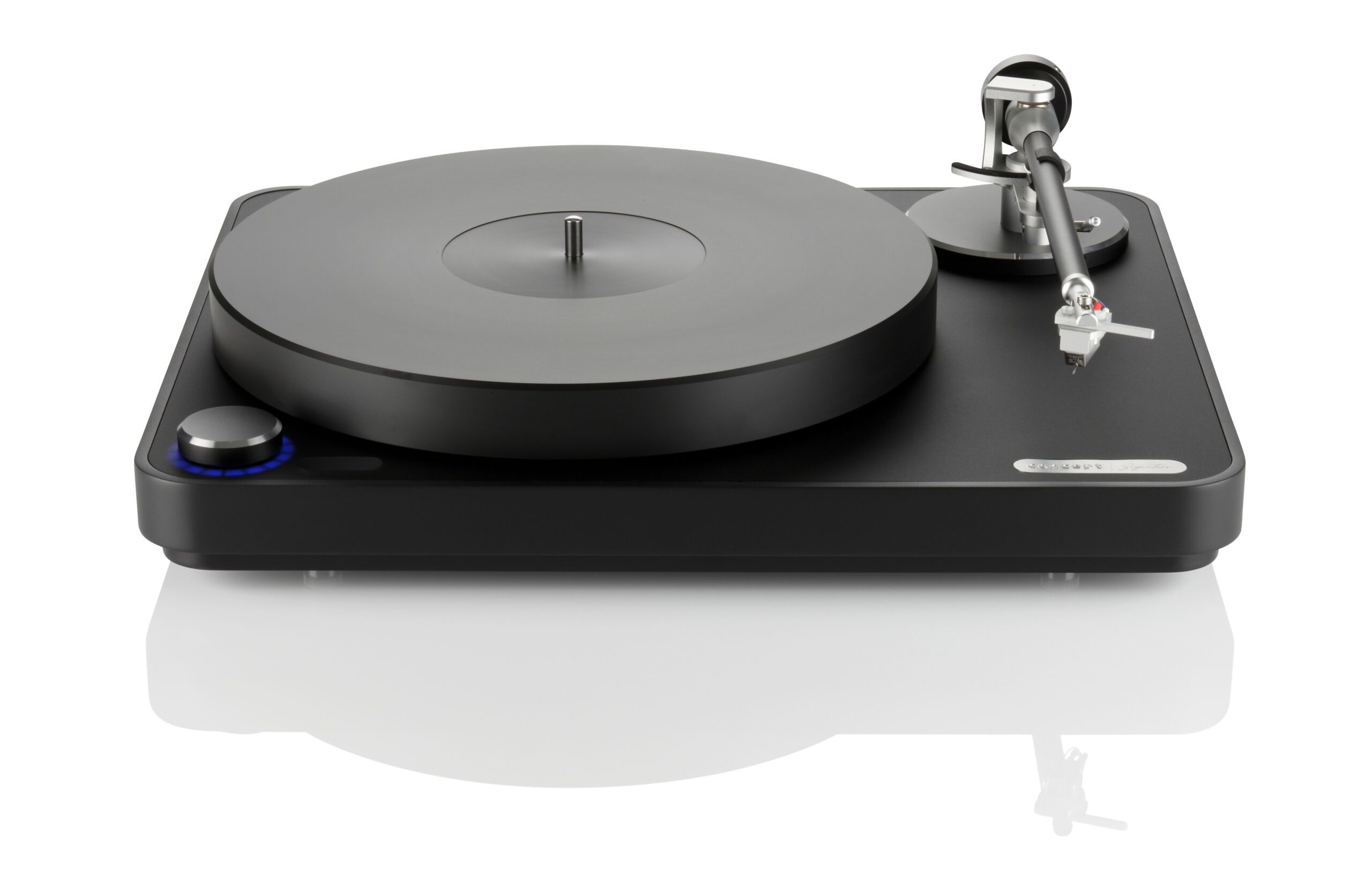 Klarheit im Fokus: Der clearaudio concept V2 bietet dank seines resonanzoptimierten Aluminium-Bodys und hoher Ausgangsspannung ein wunderbar homogenes und detailreiches Klangbild.