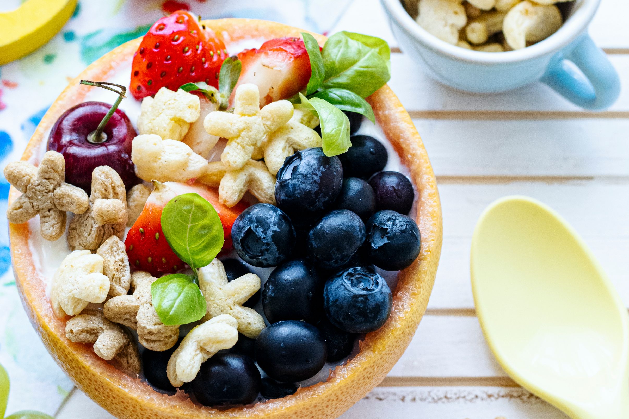 Cerealienbowl mit Yoghurt und frischen Früchten