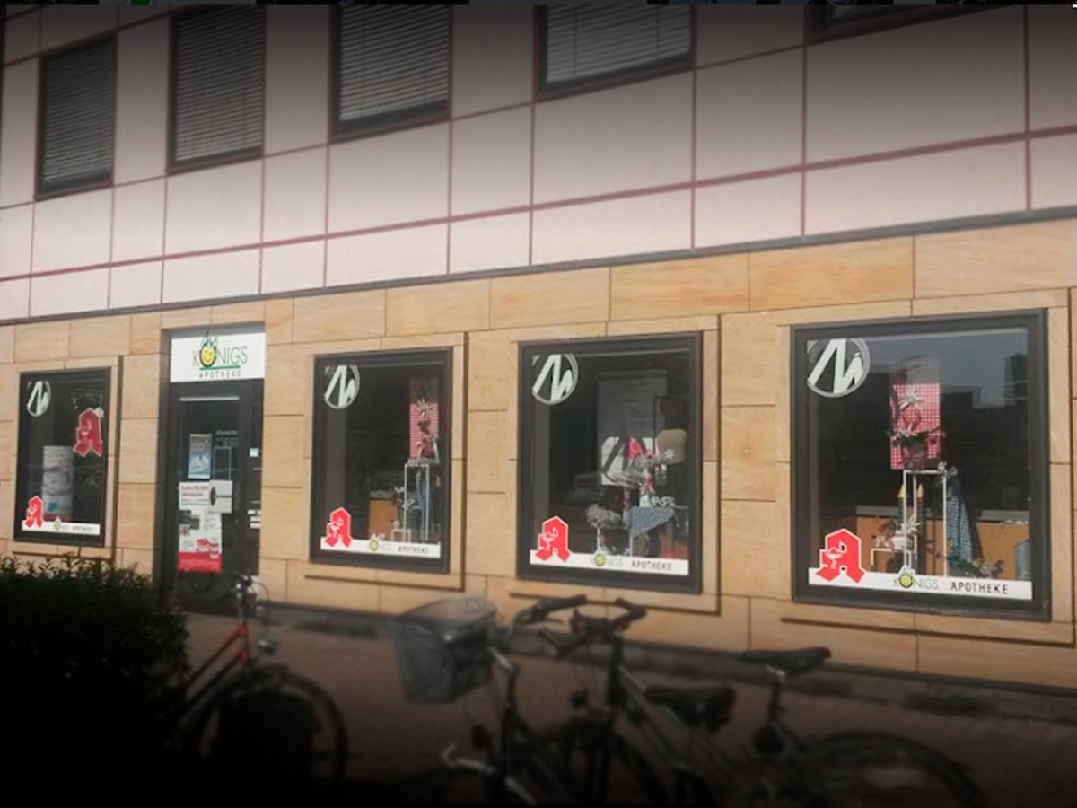 Außenfoto von der Königs Apotheke in Feucht
