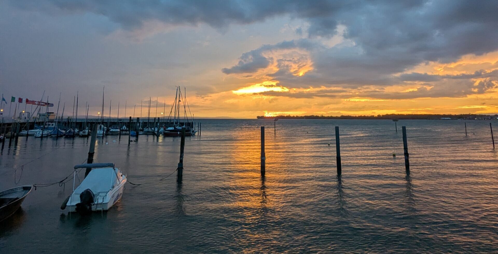 Hafen von Nonnenhorn im Sonnenuntergang