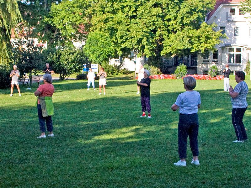 Energiegymnastik auf der Halbinsel Wasserburg