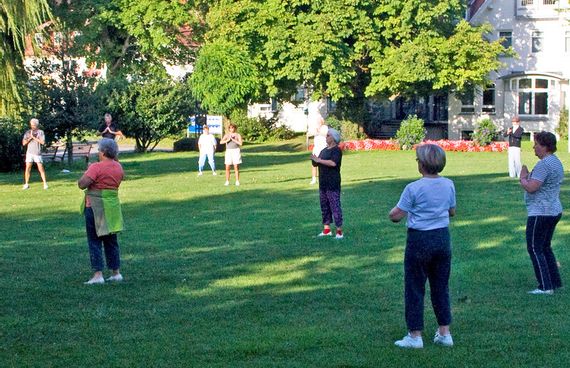 Energiegymnastik auf der Halbinsel Wasserburg