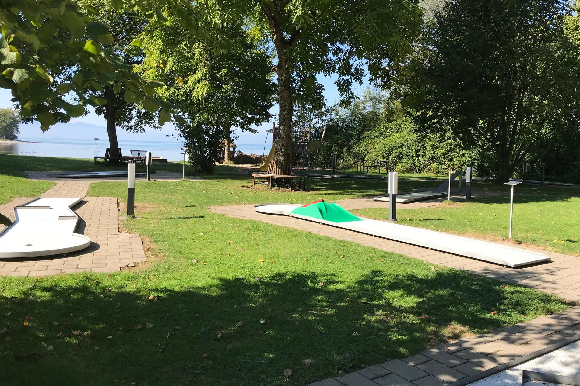 Minigolfspielen in Wasserburg direkt am See, beim Restaurant Hegestrand3