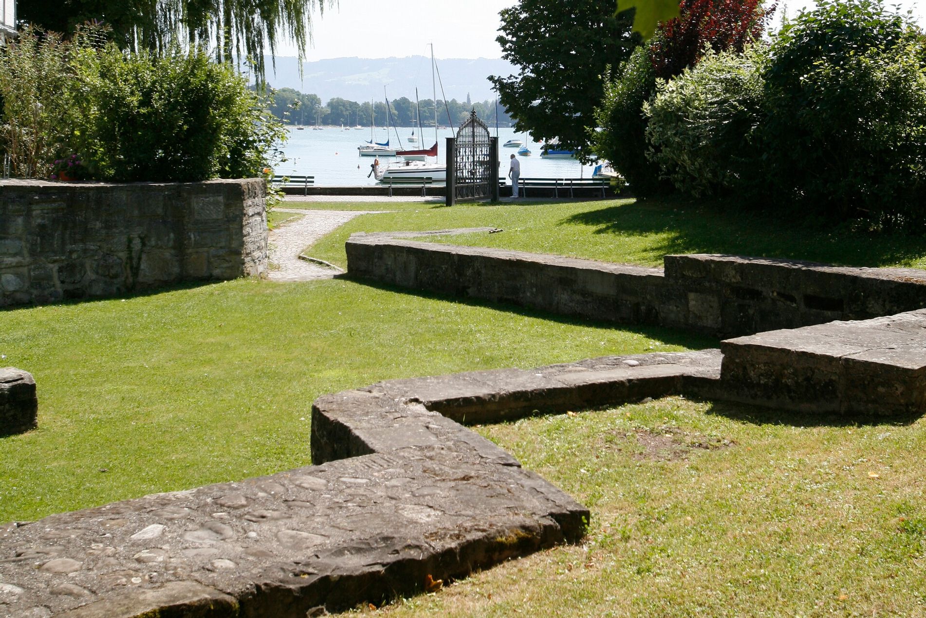 Mauernfund Ausgrabungsstelle auf der Halbinsel in Wasserburg am Bodensee.