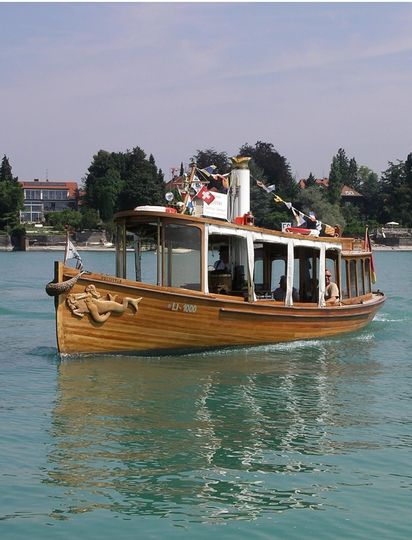 Dampfschiff Felicitas fährt auf dem Bodensee