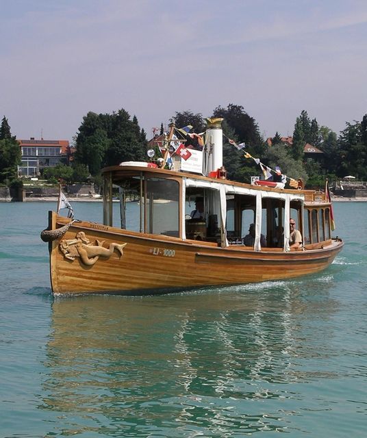 Dampfschiff Felicitas fährt auf dem Bodensee