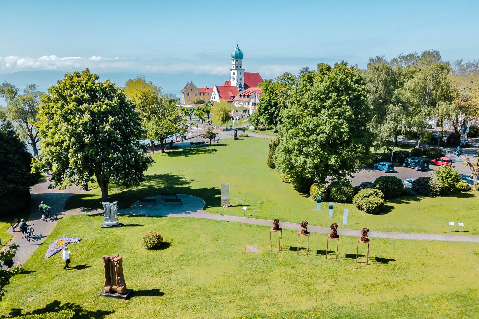 Halbinsel Wasserburg mit Skulpturen der 16. Skulptura