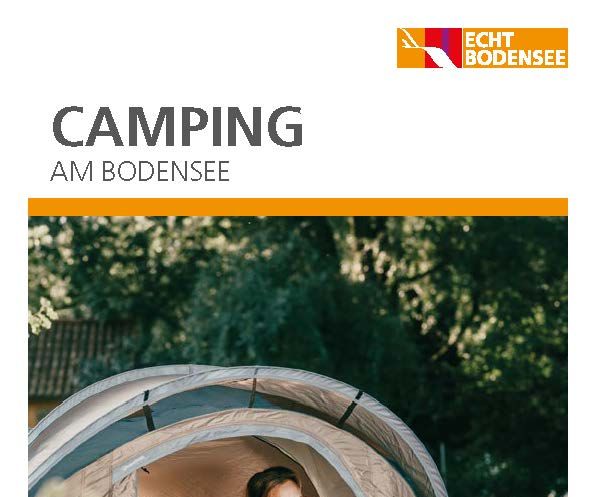Titelbild der Proschüre Camping am Bodensee. Zwei Frauen schauen aus einem Zelt raus. Im Hintergrund grün