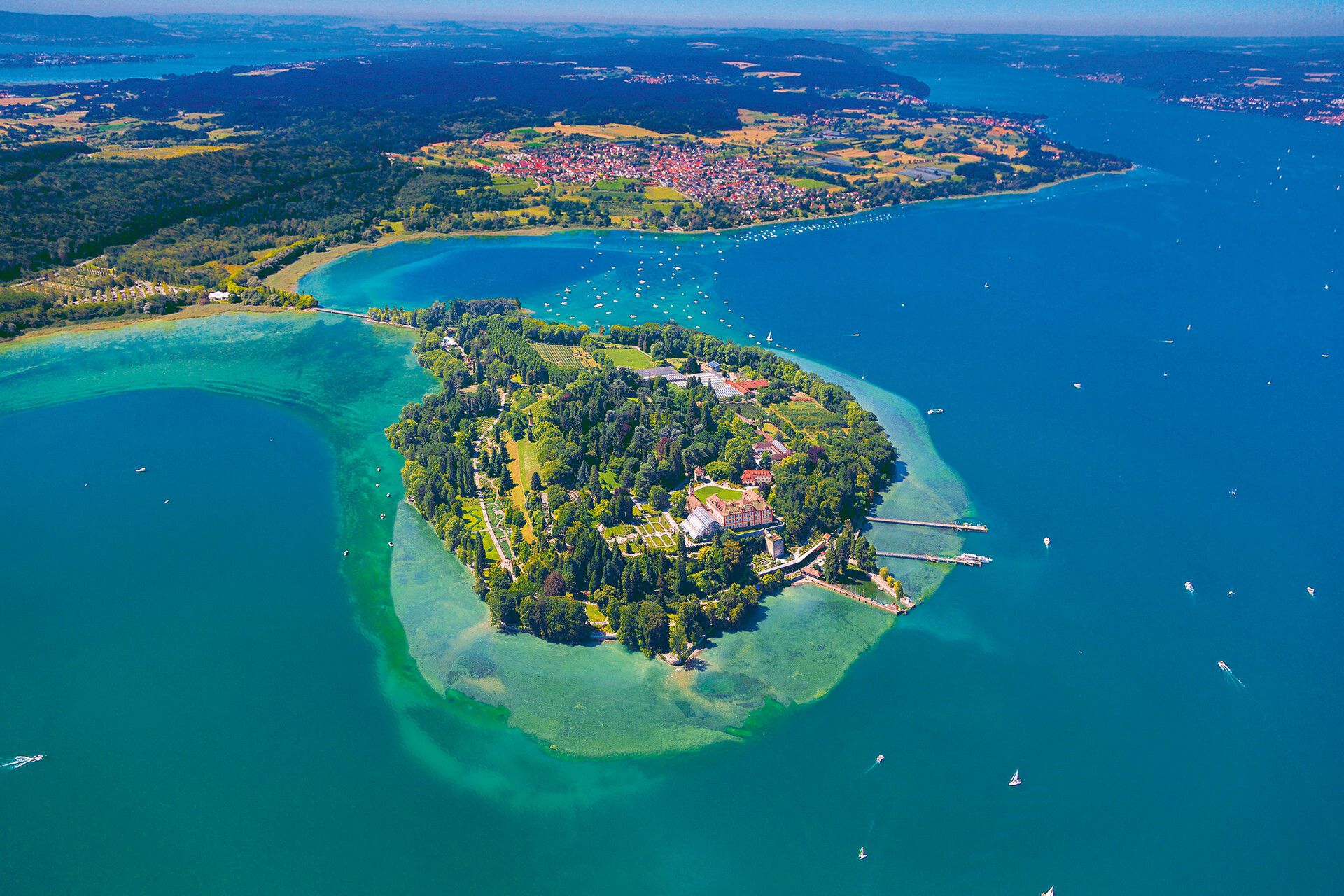 Luftbildaufnahme Insel Mainau drum herum der Bodensee