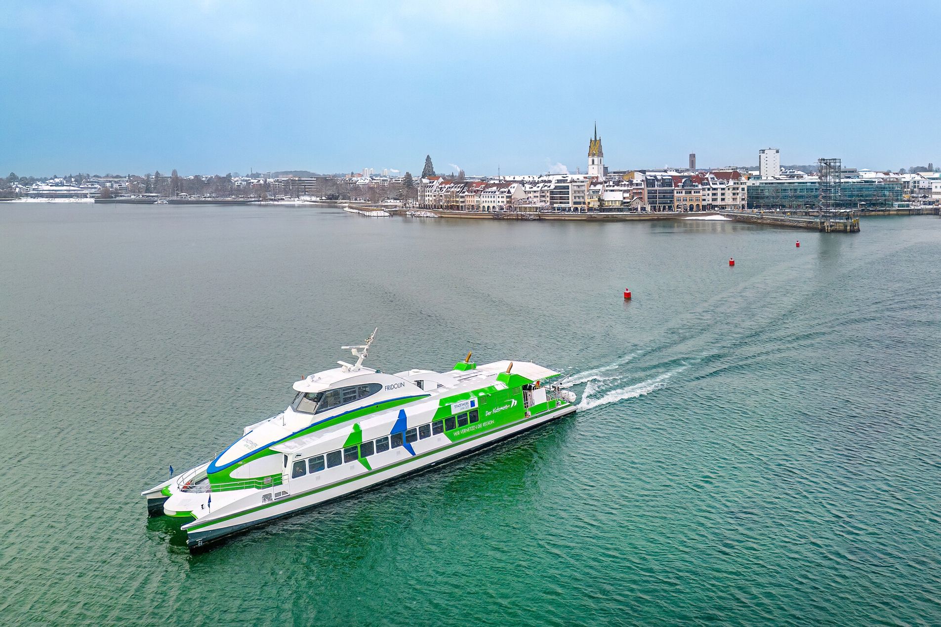 Katamaran Fridolin Winter vor Friedrichshafen