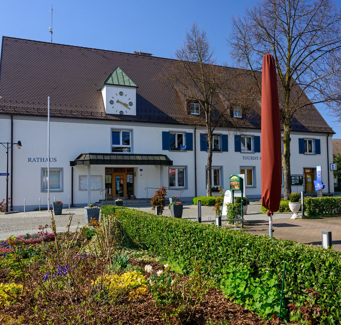Die Außen Ansicht vom Rathaus und der Tourist-Information in Wasserburg am Bodensee