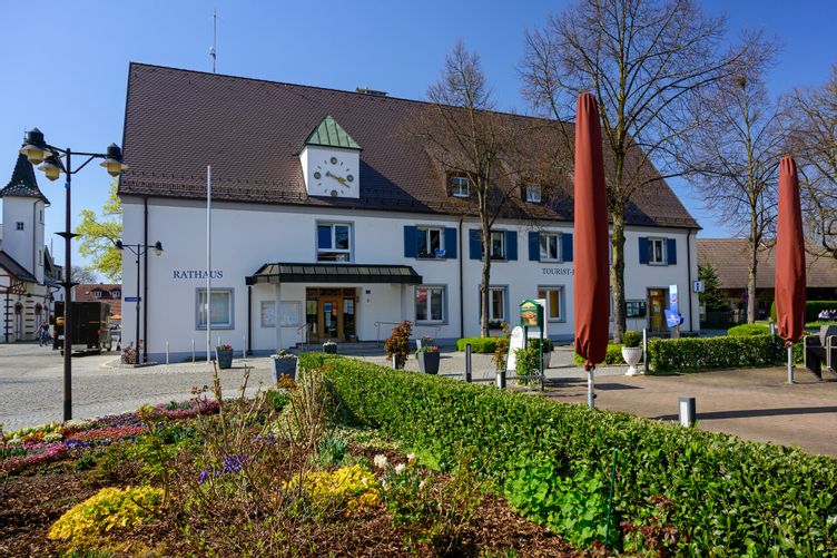 Die Außen Ansicht vom Rathaus und der Tourist-Information in Wasserburg am Bodensee