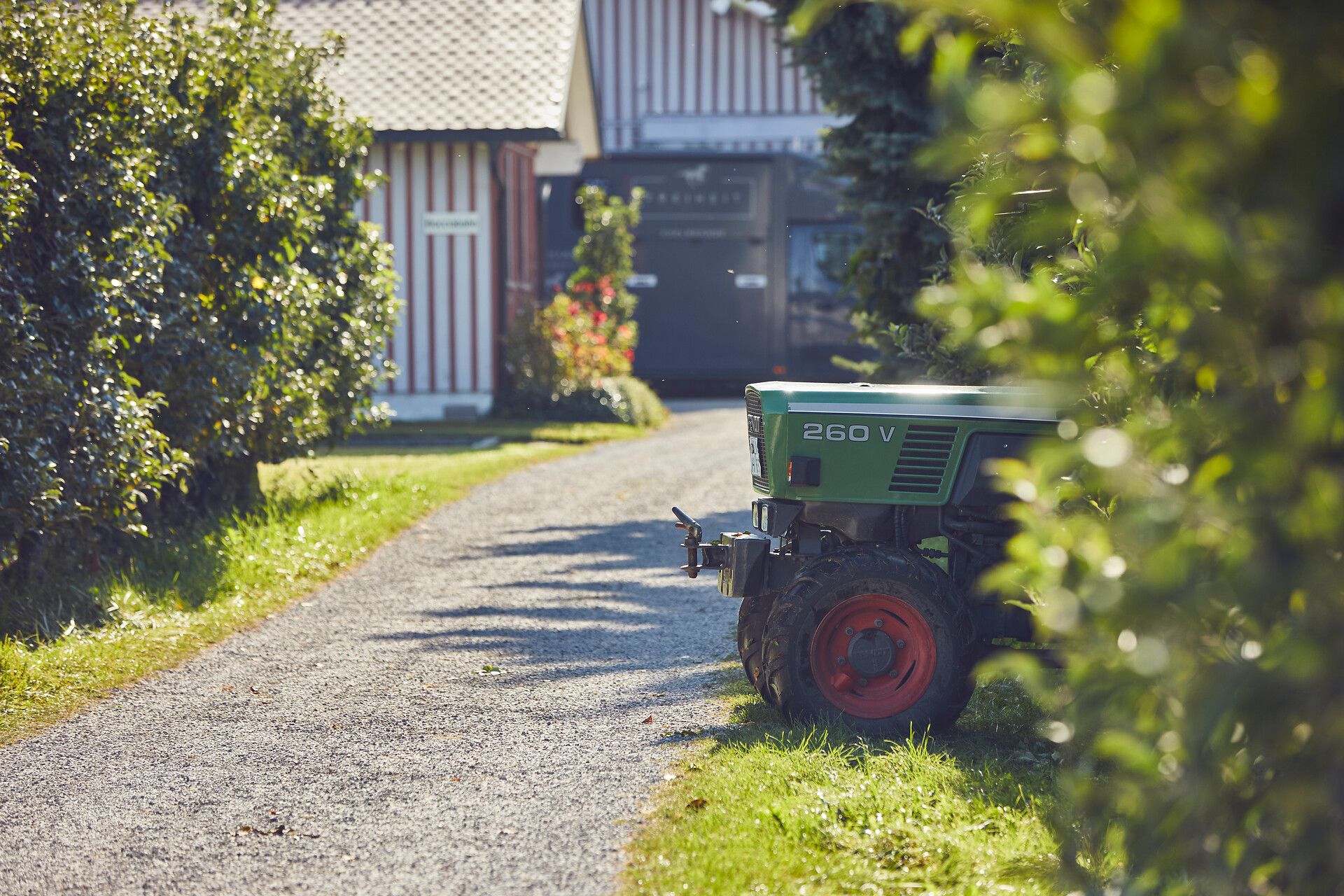 Traktor in den Obstplantagen