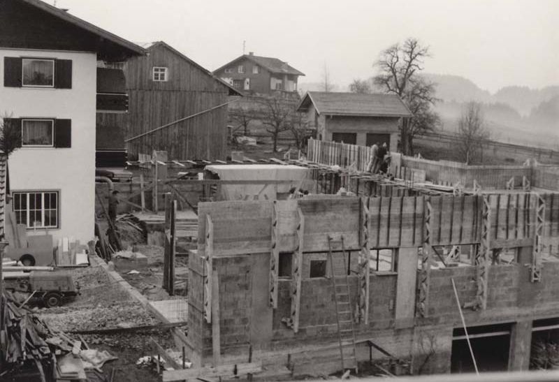 Die Baustelle des großen Neu- und Umbaus im Jahr 1972 in der Tischlerei