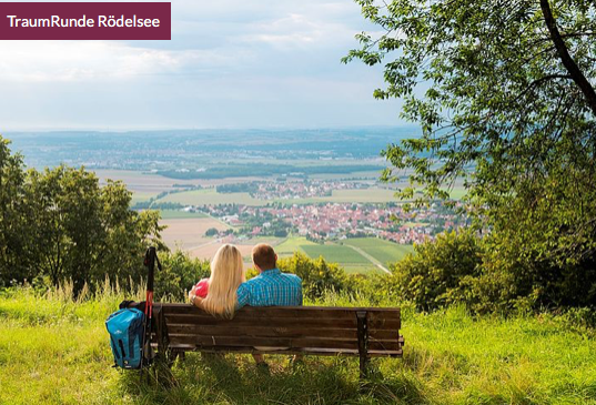 Weinwanderung im Kitzinger Land entlang der Traumrunden durch Weinberge