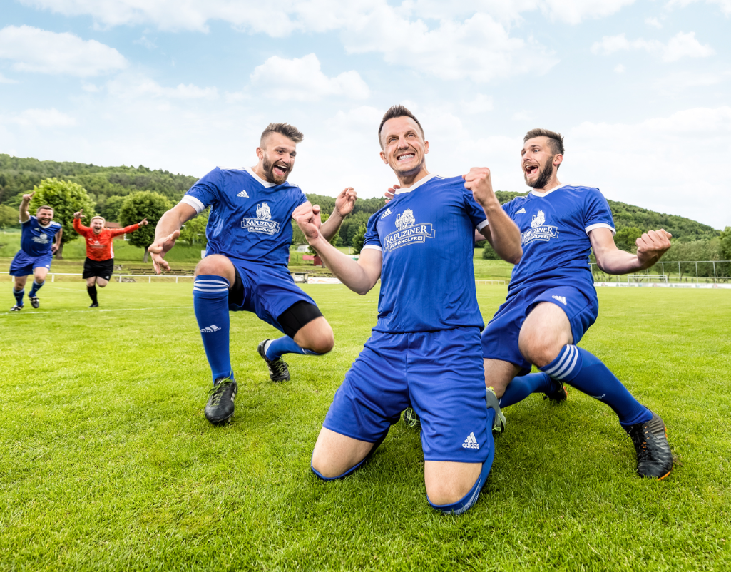 Mit Kapuziner Weissbier 80 Fußball-Trikosätze von Adidas gewinnen.