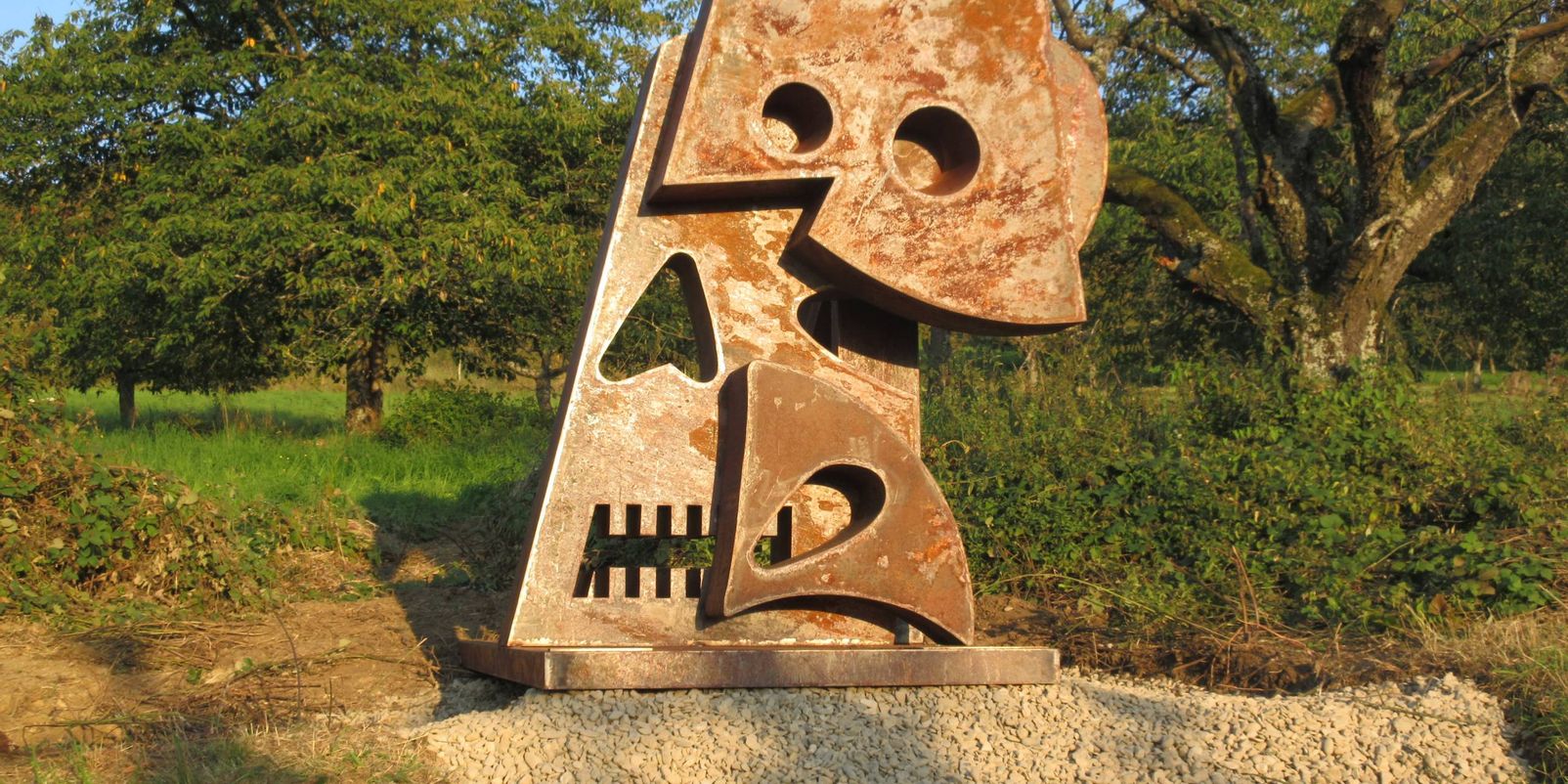 Der Skulpturenweg am Walberla verbindet Kunst und Natur und gehört zu den schönsten Ausflugszielen in der Fränkischen Schweiz.