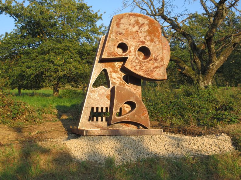 Skulpturenweg am Walberla mit Blick über die Fränkische Schweiz
