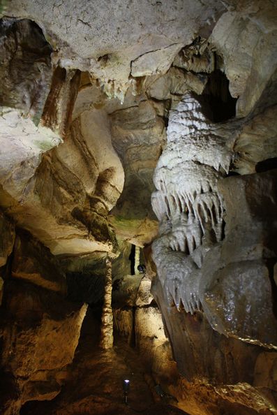 Binghöhle Streitberg Tropfsteinhöhle Fränkische Schweiz mit Stalaktiten und Stalagmiten