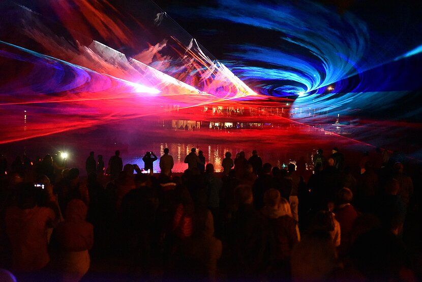 Laser – Kultur – Kulinarik: Magische Momente am Brombachsee