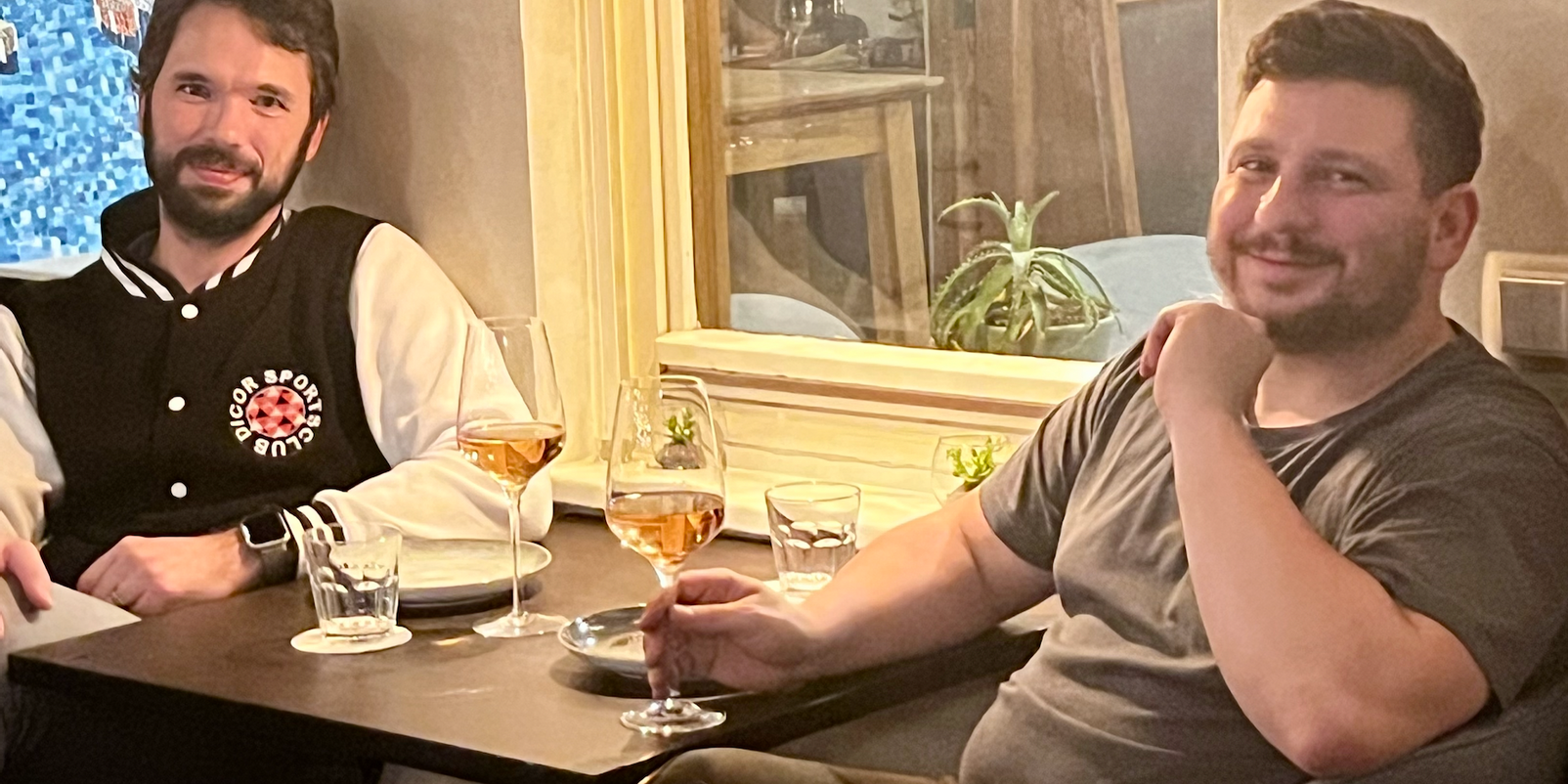 Die beiden Gastgeber Sven und Mischel freuen Sich auf Deinen Besuch