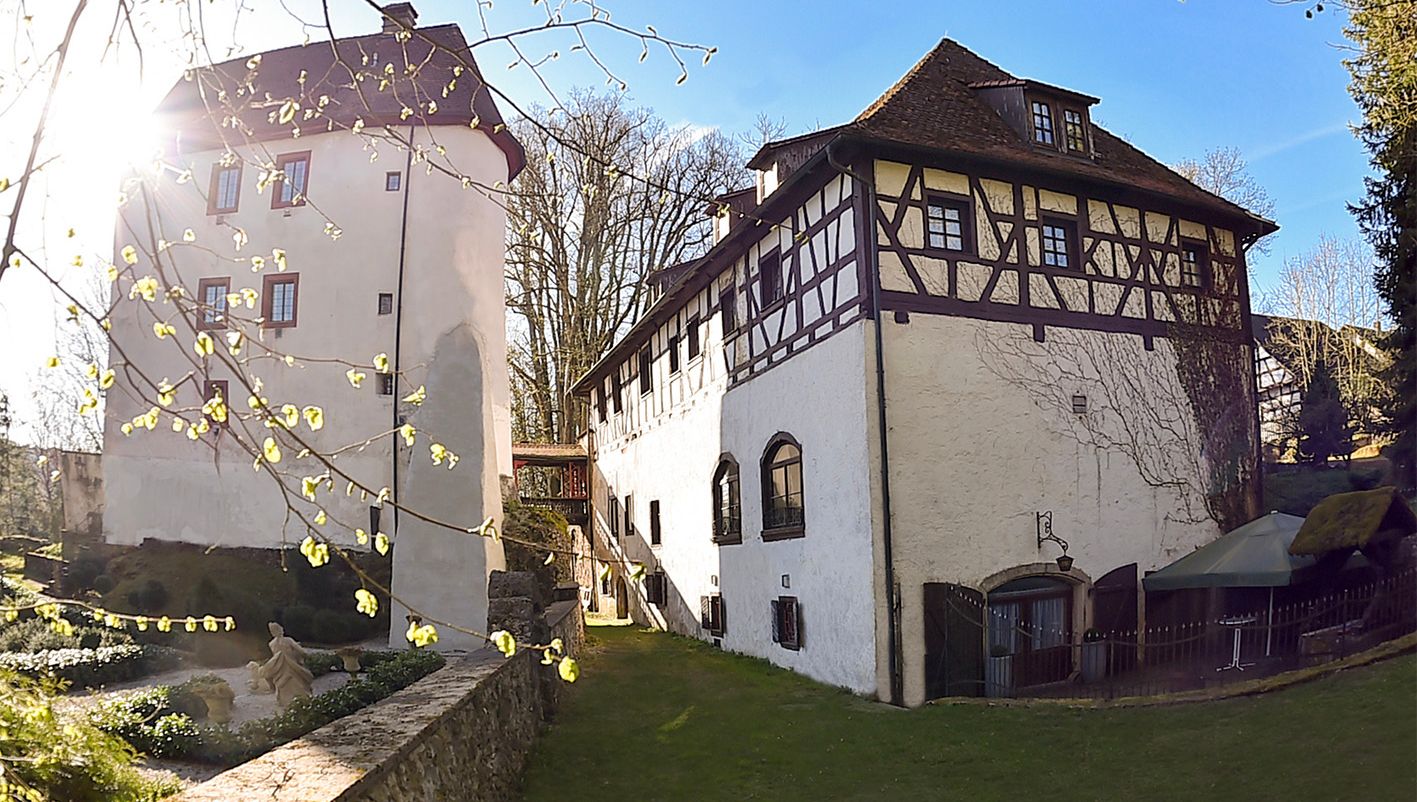 Frühlingsmarkt auf Burggaillenreuth: Kunsthandwerker präsentieren einzigartige Kreationen in historischer Burgkulisse