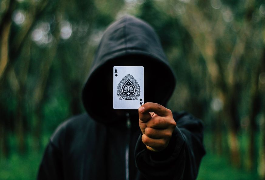 Magische Stadtführung durch Erlangen Altstadt bei Abendlicht mit stimmungsvollen Gassen und historischer Architektur