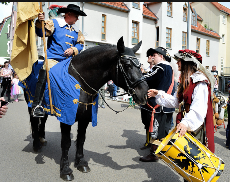 Zeidlermarkt Feucht 2026 Mittelalter Umzug mit Reiter und Pferd in Franken