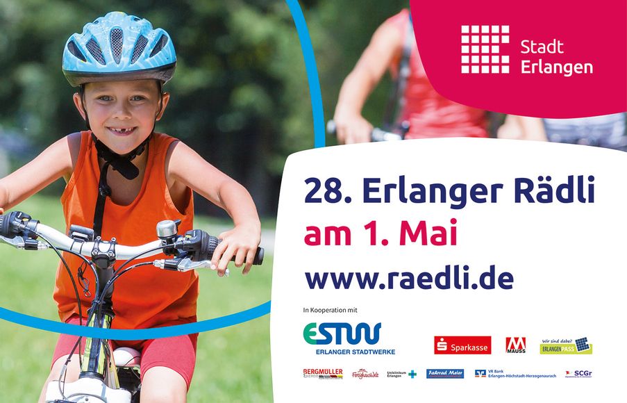 Teilnehmende der 30. Erlanger Rädli fahren gemeinsam Fahrrad auf einer grünen Strecke in Erlangen.
