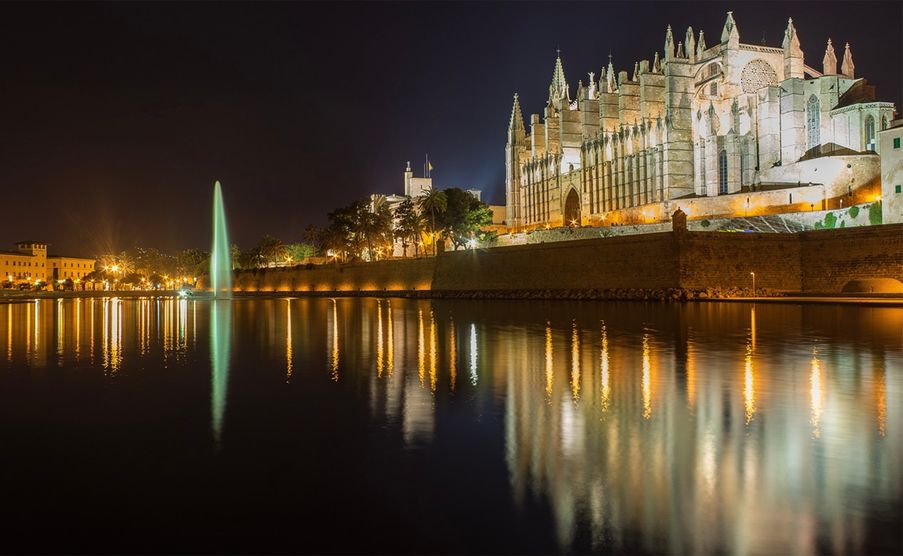 Stadtmauer, Strand und Kulinarik: Entdecke das mallorquinische Flair abseits des großen Touristenrummel !
