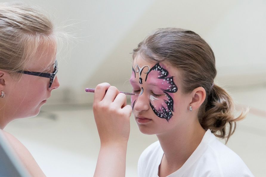 Kunterbunter Spaß beim Erlanger Frühlingsfest am Schlossplatz