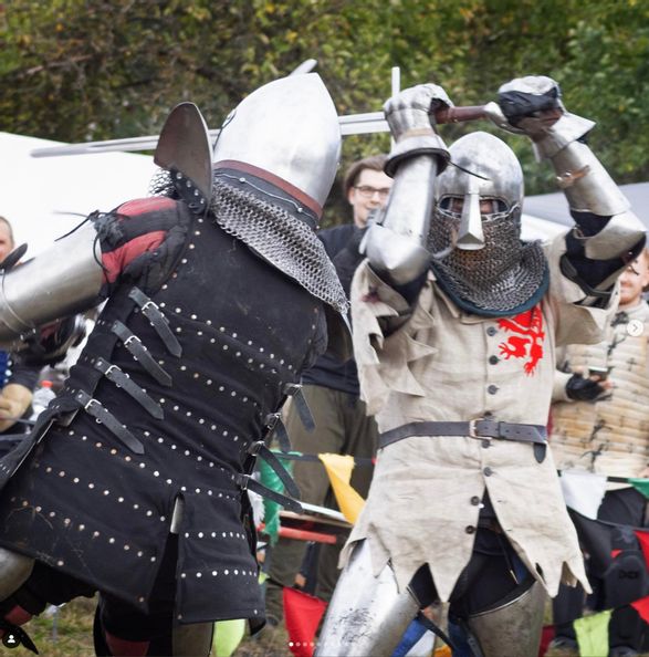Machen Sie eine Zeitreise auf dem Mittelalter + Fantasy-Markt am Erlanger Schloßplatz