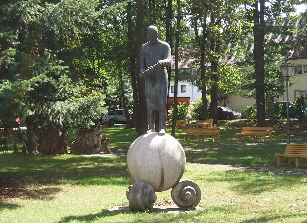 Drei Events in Bubenreuth im Oktober: Herbstmarkt mit regionalen Produkten, Tag der offenen Werkstatt bei Instrumentenbauern und Garagenflohmarkt mit vielfältigen Angeboten.