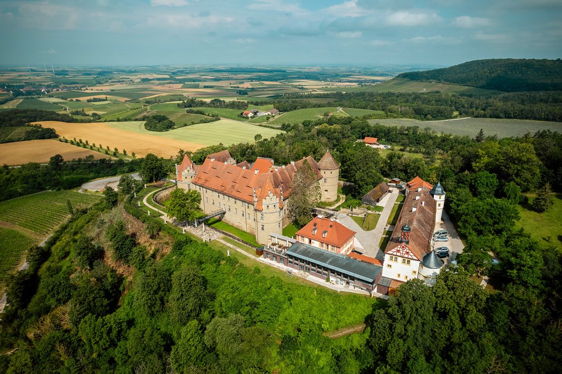 Schloss Frankenberg bei Weigenheim, ein historisches Wahrzeichen mit 800 Jahren Geschichte, die am 13. und 14.9. 25 gefeiert wird