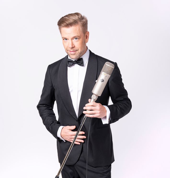 Tom Gaebel singt live mit seinem Orchestra beim Jubiläumskonzert am 8. Mai 2025 in Erlangen