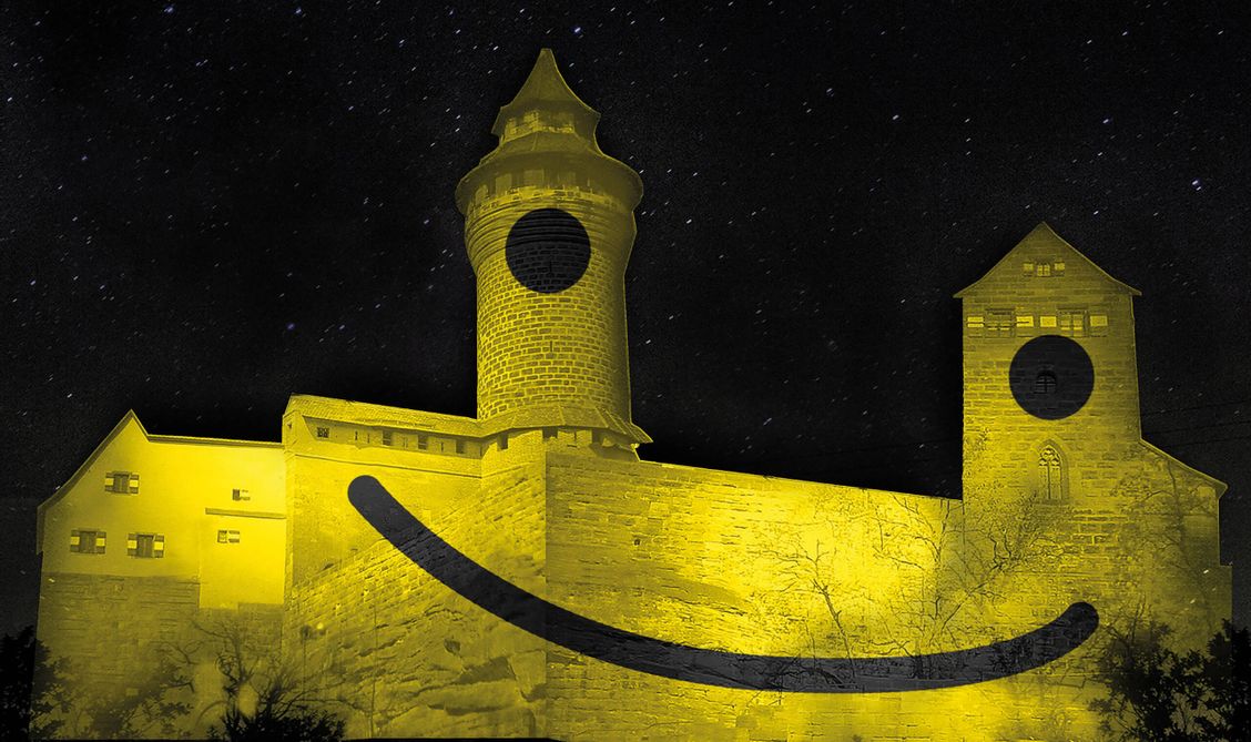 Die Blaue Nacht in Nürnberg 2025 mit Künstlern, Kunstinstallationen und festlicher Atmosphäre.