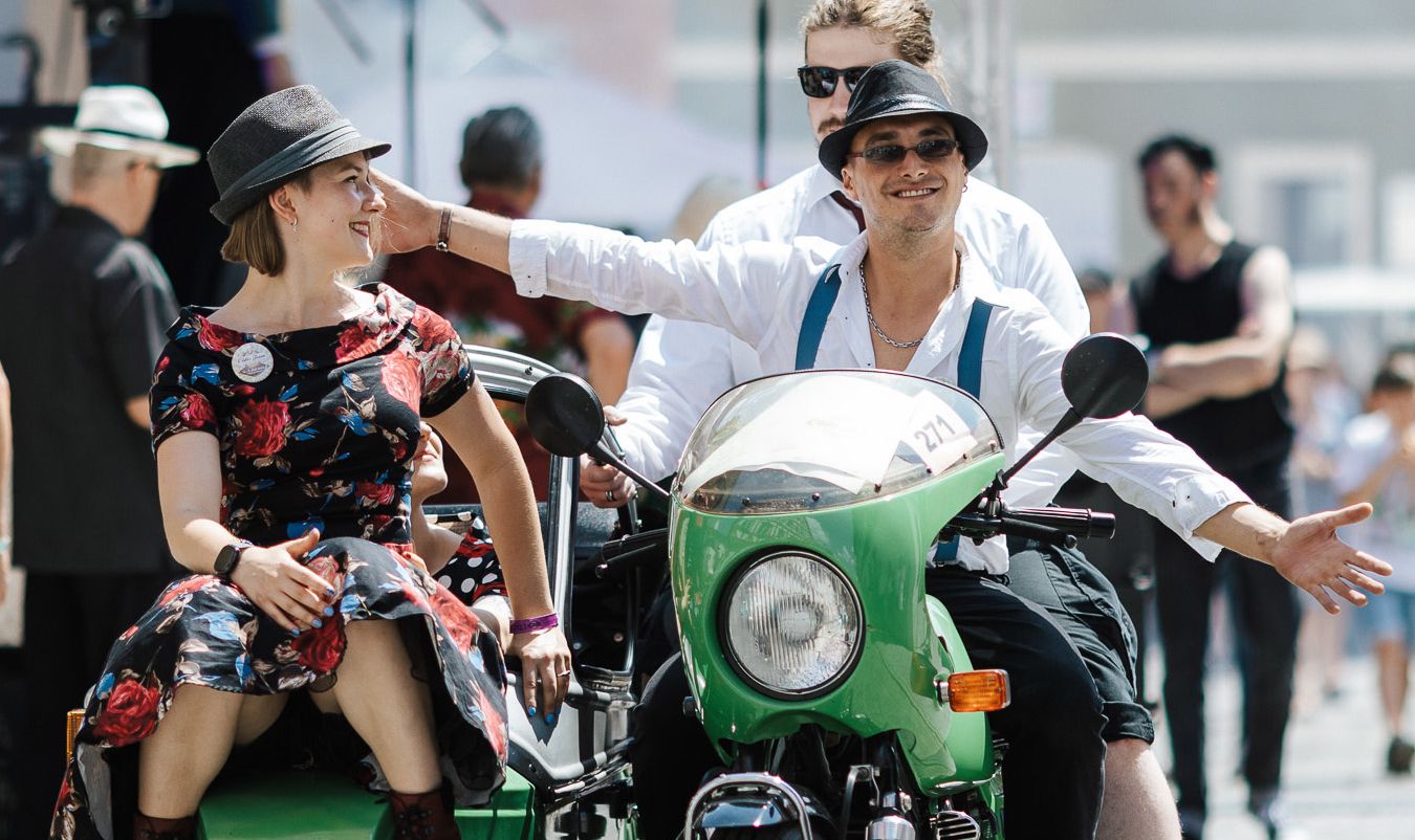 Pure Lebensfreude: Beim Oldietownfestival in Wolframs-Eschenbach wird zu Rock'n'Roll und Boogie Woogie getanzt, bis die Sohlen glühen.