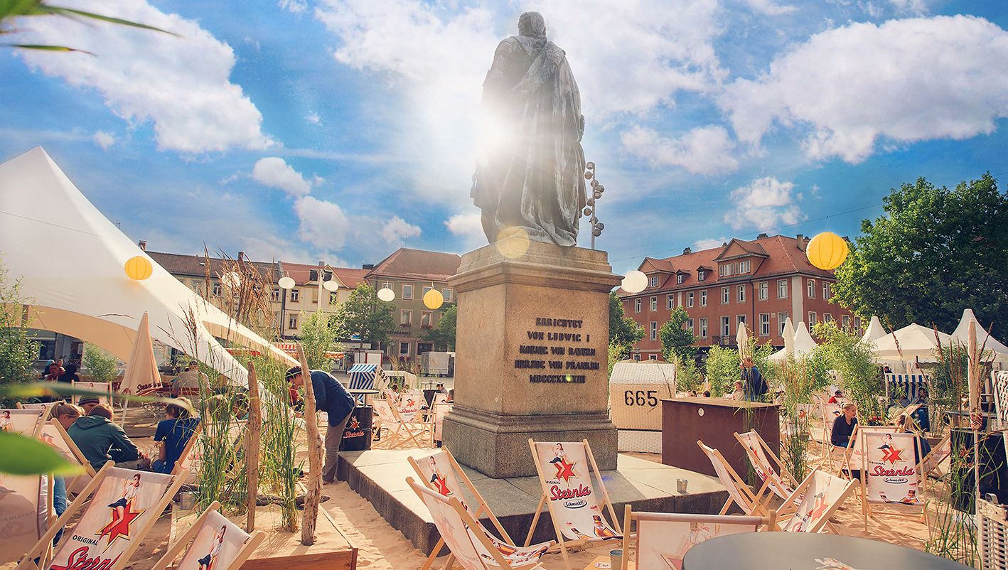 Sommerfeeling pur: Der Sternla SchlossStrand Erlangen lädt zum Entspannen ein.