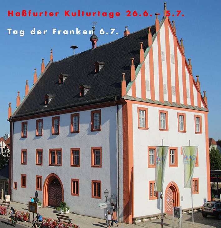 Das historische Rathaus am Marktplatz ist der zentrale Schauplatz für den Festakt zum Tag der Franken Haßfurt 2025.