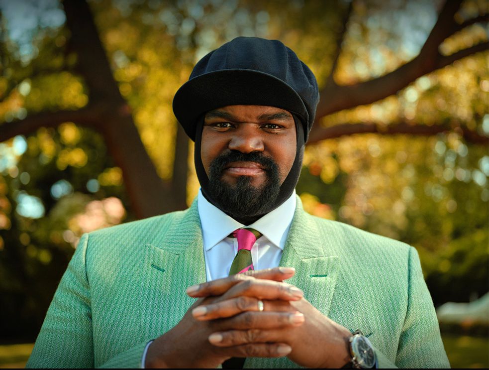 Frontales Portraitfoto des amerikanischen Jazz-Sängers Gregory Porter, Headliner beim Festival Jazz & Klassik am Fluss.