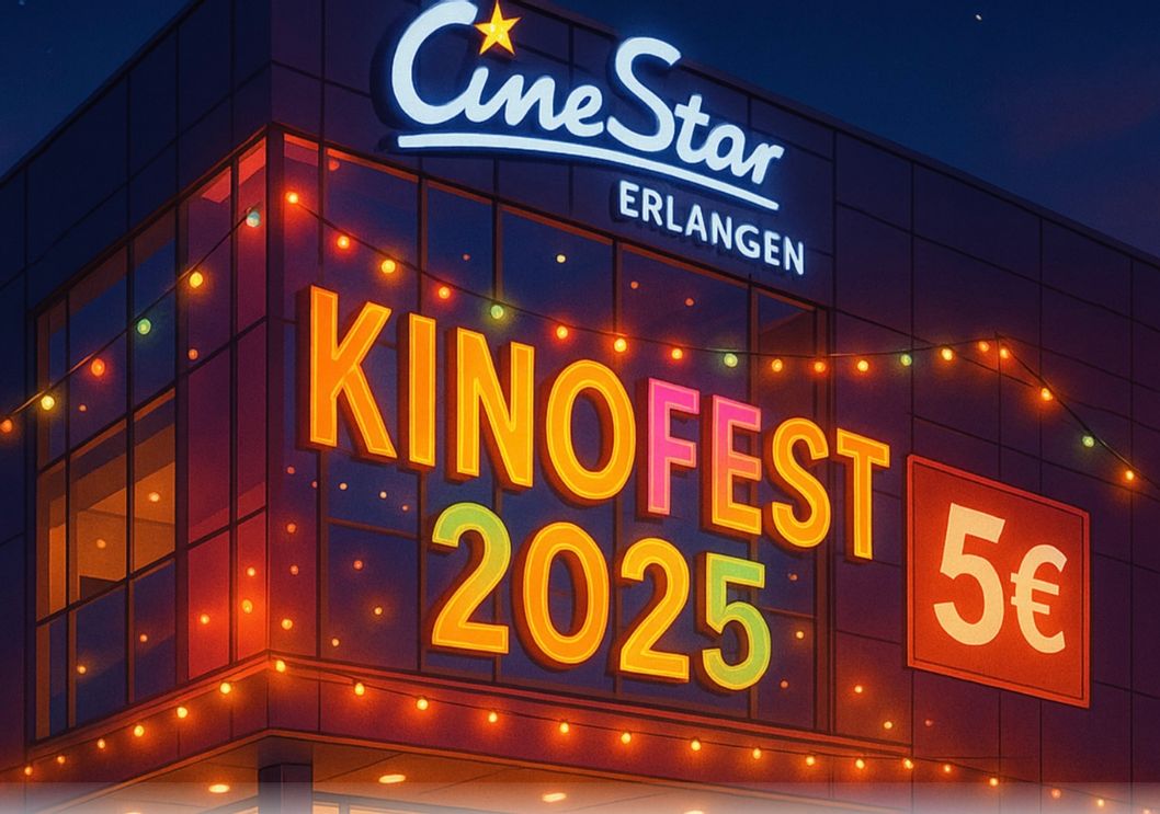 Das "KINOFEST 2025" im Cinestar Erlangen. Ein großes, leuchtendes Neonschild im Retro-Stil zeigt den Text "KINOFEST 2025" und "Jeder Film 5€". Der Eingang ist mit leuchtenden Glühbirnen umrahmt und das Bild hat eine warme, einladende Atmosphäre.