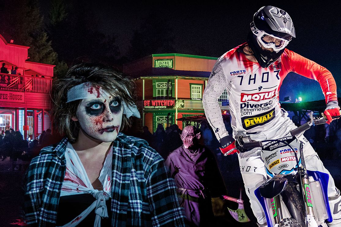Fotomontage der Scary Nights im Erlebnispark Schloss Thurn: links eine als Zombie geschminkte Darstellerin, rechts ein Motocross-Fahrer in voller Montur auf seinem Bike, im Hintergrund die nächtliche, beleuchtete Westernstadt des Parks.