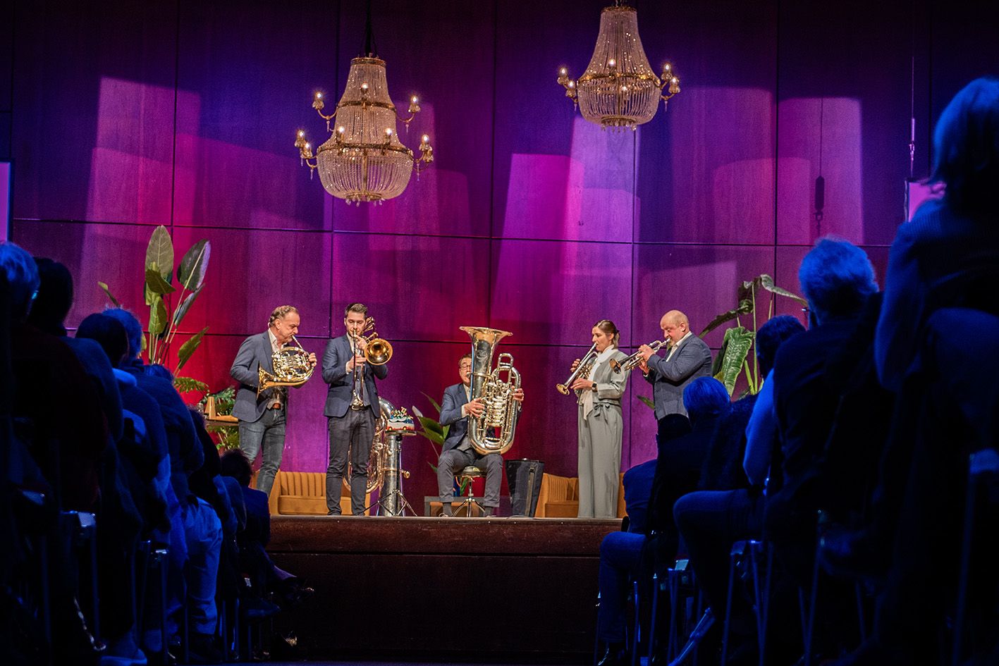 ühnenauftritt der Schaeffler BigBand vor Publikum bei der Nägel’s Spendengala 2025 in Erlangen.