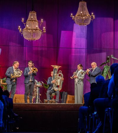 ühnenauftritt der Schaeffler BigBand vor Publikum bei der Nägel’s Spendengala 2025 in Erlangen.