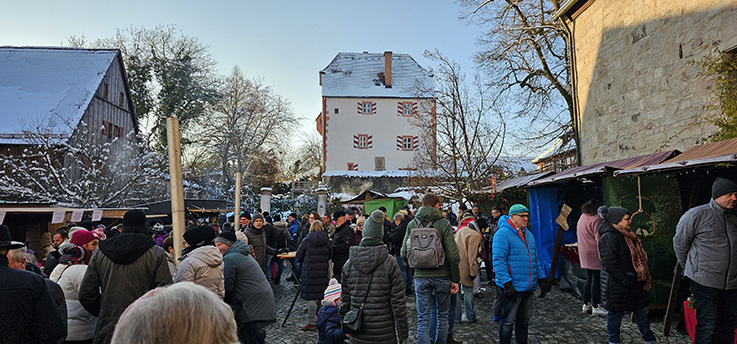 Weihnachtsmarkt in Frankens Mehrregion: Winterliche Stimmung, Handwerk und gemütliches Adventsflair.