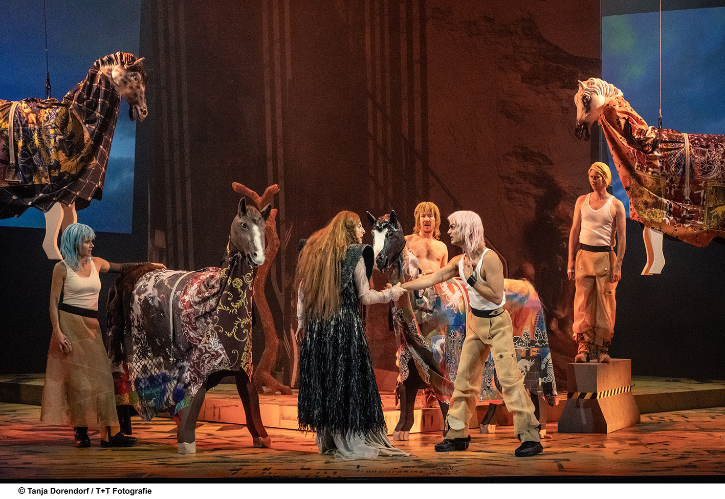 DIE RÄUBER von Friedrich Schiller
Premiere am 20.09.2025
am Schauspiel Erlangen, Markgrafentheater ,Großes Haus

Besetzung
Karl Moor Kai Götting  
Franz Moor Johannes Rebers  
Amalia Moor Juliane Böttger  
Daniel Hermann Große-Berg  
Spiegelberg Ralph Jung  
Schweizer Luca Hass  
Roller Tobias Graupner  

Team
Regie Matthias Köhler  
Bühne und Kostüme Patrick Loibl  
Musik Antonia Matschnig  
Video Marvin Kanas  
Dramaturgie Linda Best  
Regieassistenz Robert Sörgel   Julia Stockhausen