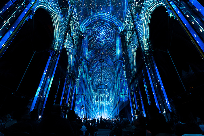 LUMINISCENCE verwandelt die Lorenzkirche Nürnberg mit 360°-Projektionen, Licht und Musik in ein immersives Live-Erlebnis.