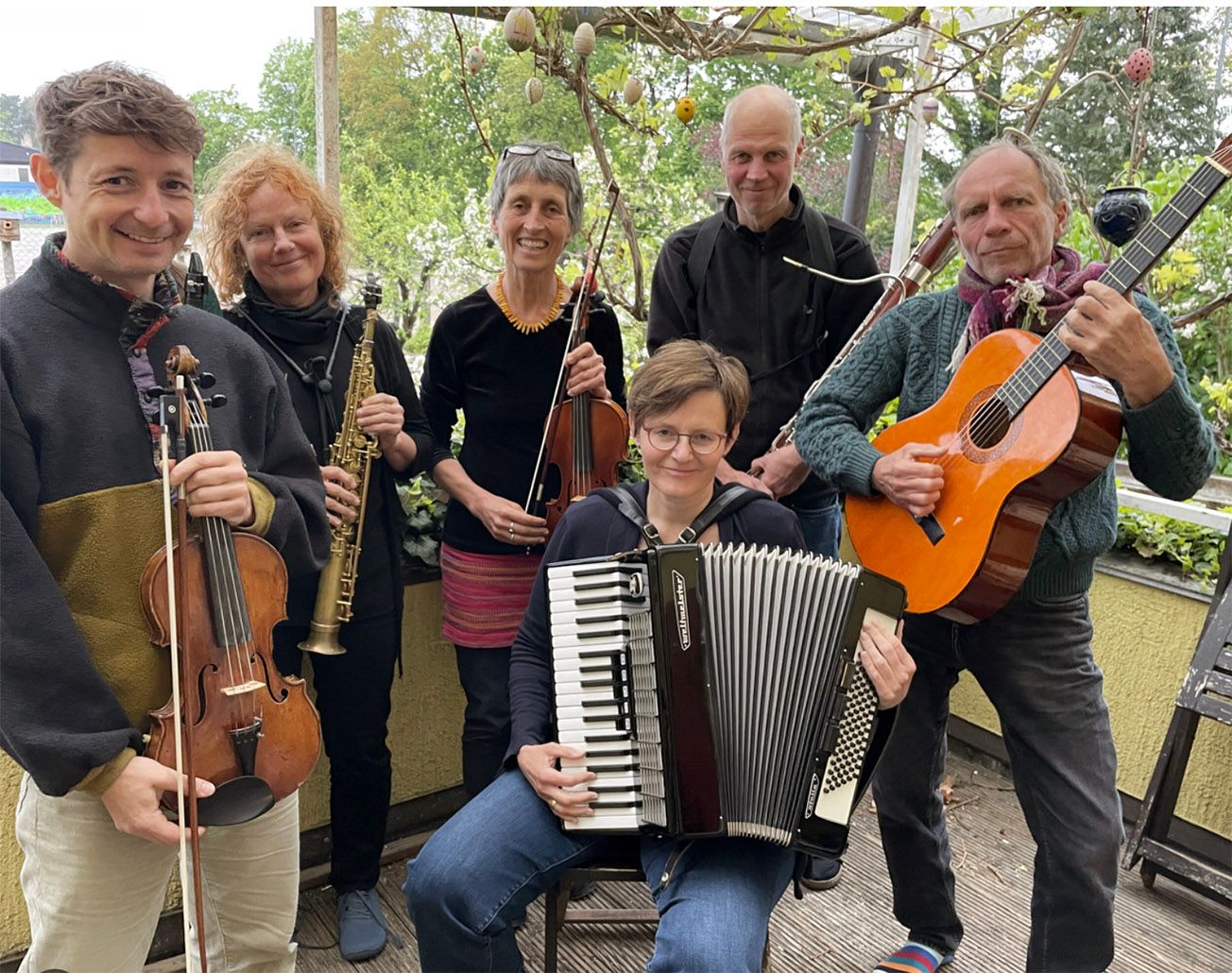 Rudi Endres und Marienstraßen Orchester beim Konzert in Gräfenberg 2026 mit Akkordeon Geige und Gitarre