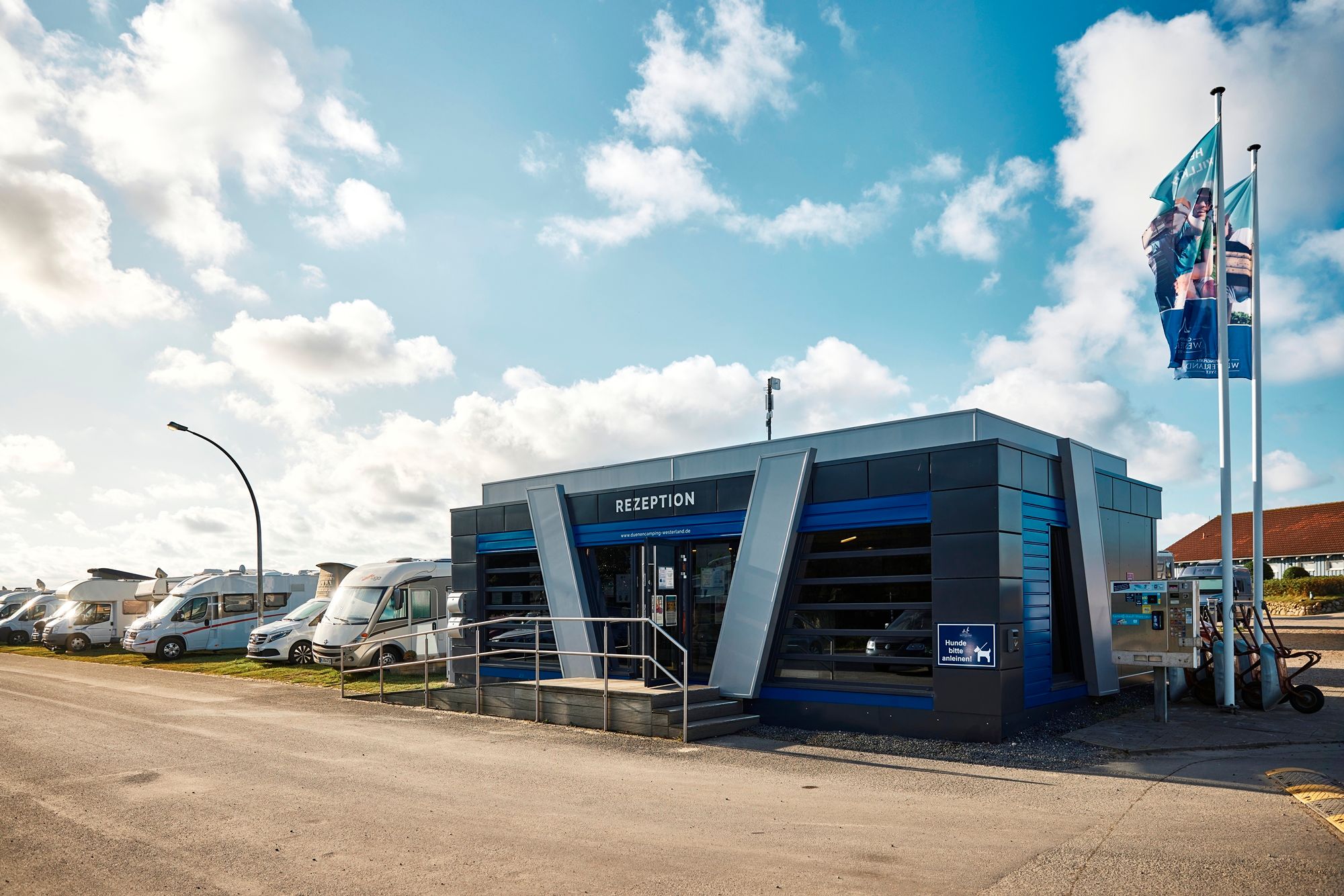 Außenansicht der Rezeption des Campingplatz Westerland auf Sylt